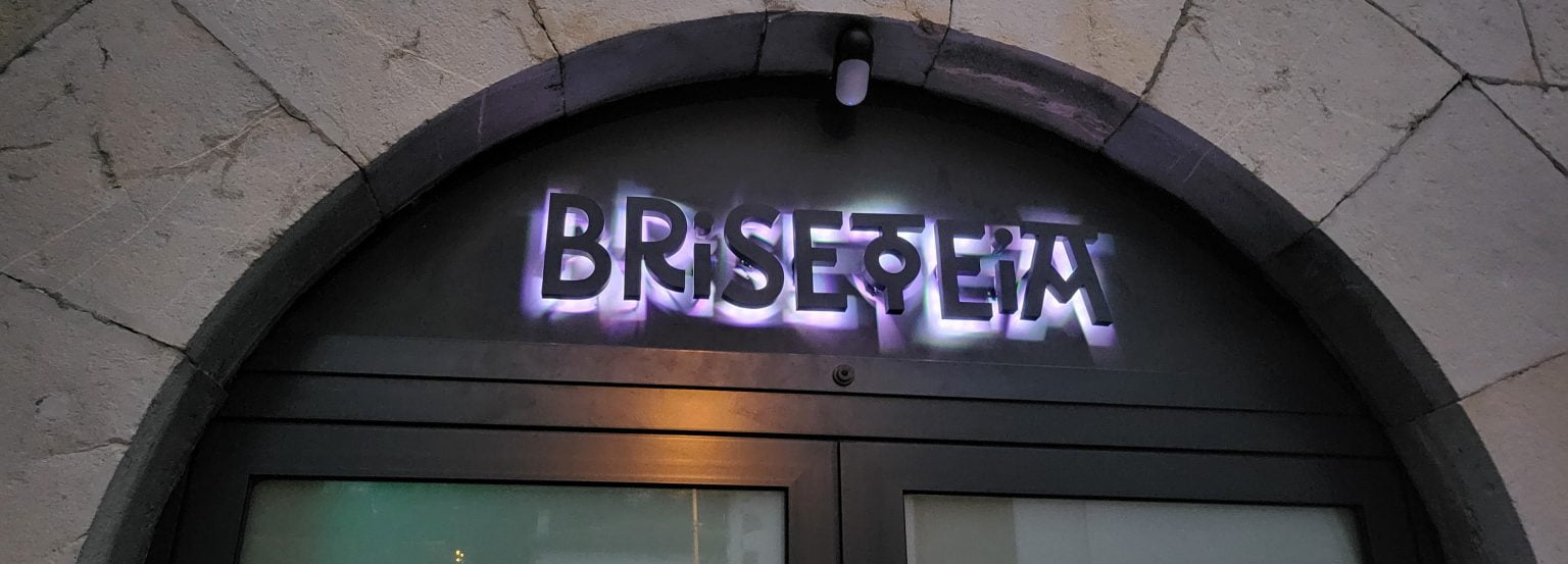 Crée une enseigne lumineuse